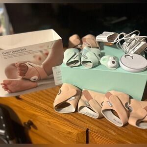 Owlet dream sock great used condition! Comes with extra socks